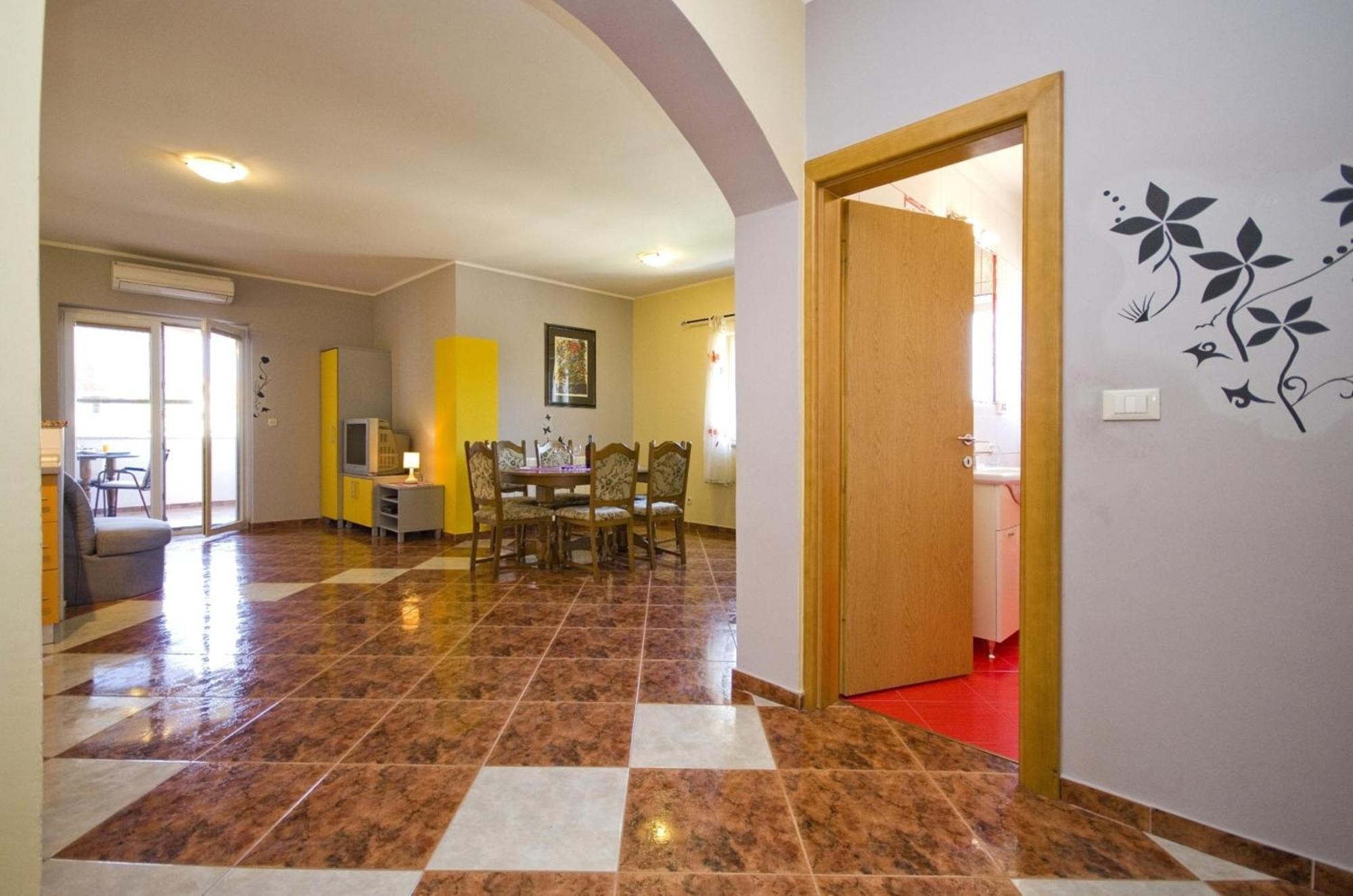 Apartment And Room Marlen Rovinjsko Selo Room photo